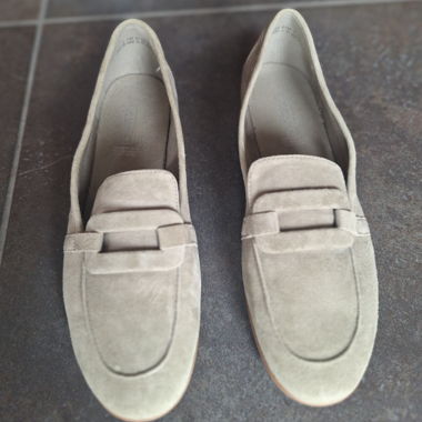 Mocassins en daim vert pastel