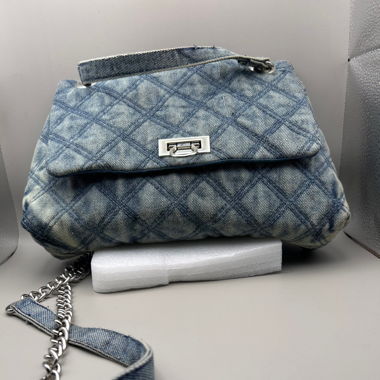 Sac en bandoulière imitation Chanel en Jeans