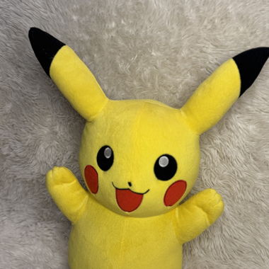 Peluche pikachu