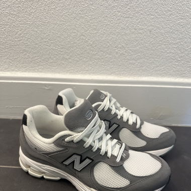 New Balance 2002r