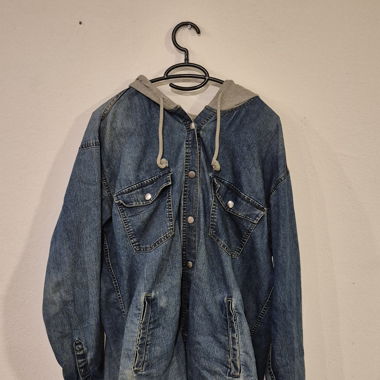 Jeansjacke mit Kapuze DIVIDED EUR 42