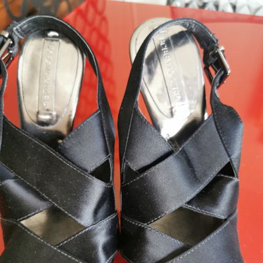 BCBG MAX AZRIA  satin à bout ouvert