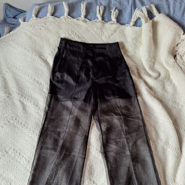 Pantalon noir et transparent
