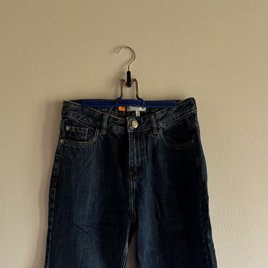 Dark blue jeans 