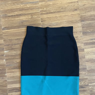 Slim fit skirt