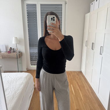Black Long-Sleeve Top XS