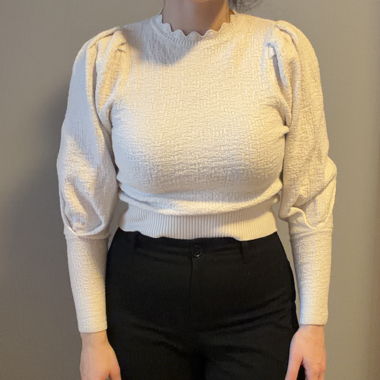 Pull en maille blanc/crème à manches bouffantes