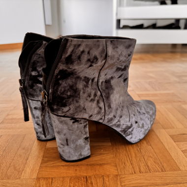 Grey velvet ankle boots with block heel