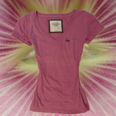 T-shirt vintage con scollo a V rosa Abercrombie & Fitch