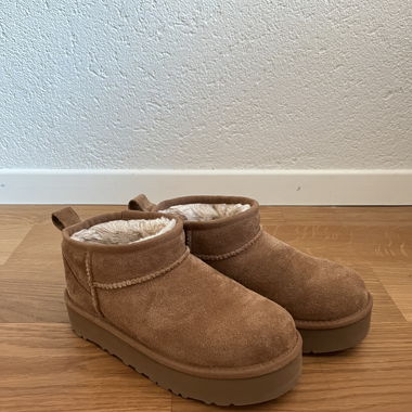 UGG Platform Schuhe