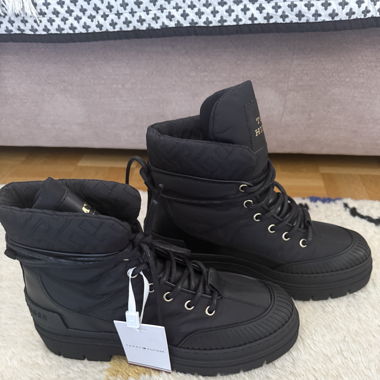 Tommy Hilfiger jamais porté 