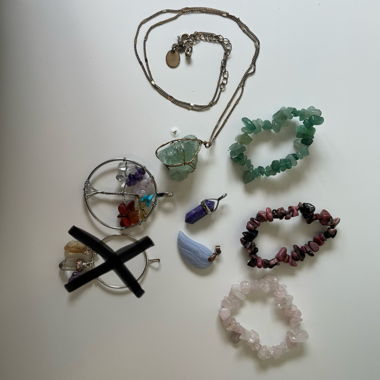 Bella collezione di gioielli in cristallo