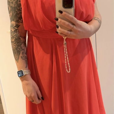 Rotes Chiffonkleid