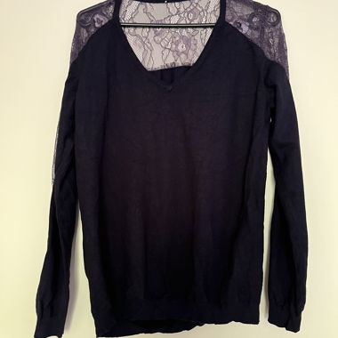 Top bleu marine en dentelle