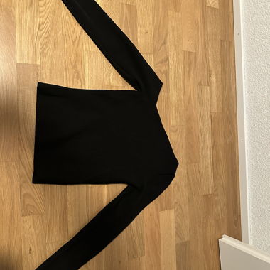 Top a coste Babaton di Aritzia