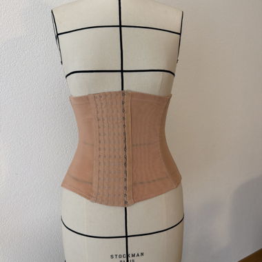Figurformendes Korsett Nude