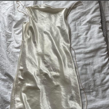 Divided Satin-Slipkleid