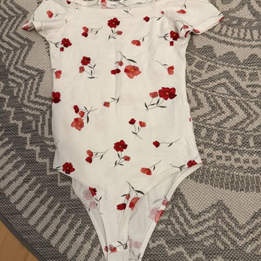 Body fleuri blanc