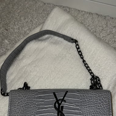 Graue Abendtasche