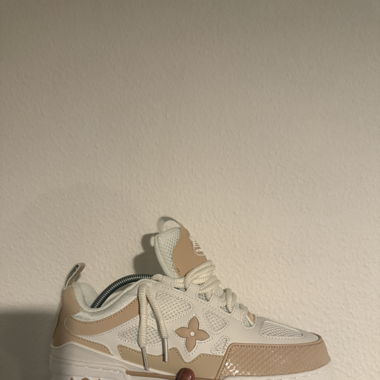 LV Skates Beige