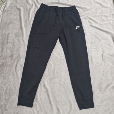Jogging Nike nero, taglia M, condizioni perfette!