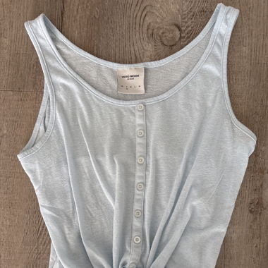 Hellblaues Sommertop