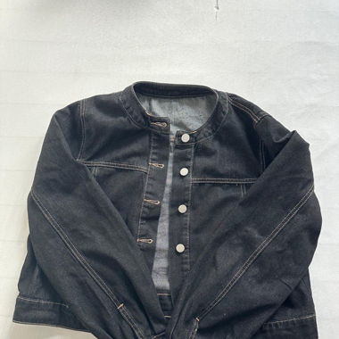 Schwarz-blaue Jeansjacke
