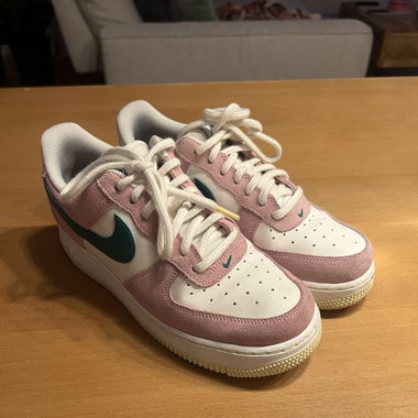 Nike Air Force pink