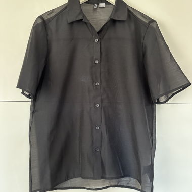 Camicia nera trasparente a maniche corte