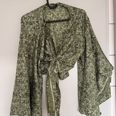 Green fairy top with wide sleeves