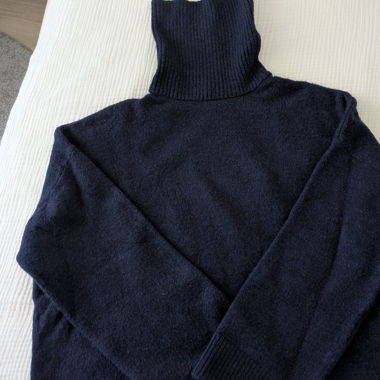 Maglione dolcevita blu scuro