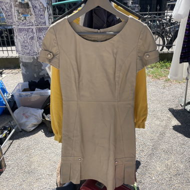 Abito in pelle beige