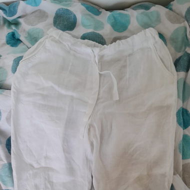 Weisse Hosen aus Leinen