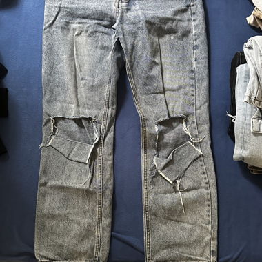 Jeans déchirés bleu clair – coupe droite
