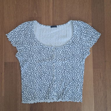 Brandy Melville crop top