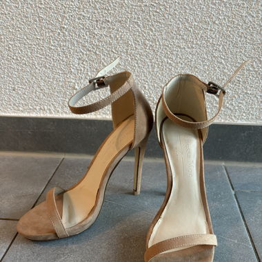 Highheels in beige