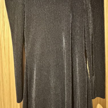 & Other Stories geripptes schwarzes Minikleid