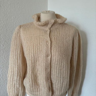Cozy vintage knit cardigan 
