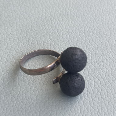 Bague noire (lave volcanique)