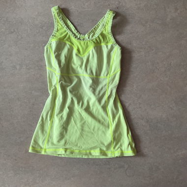 Neon-grünes Sporttanktop
