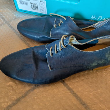 Blue leather shoes - flat