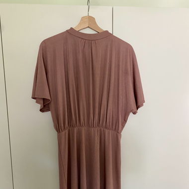 Glänzendes Kleid