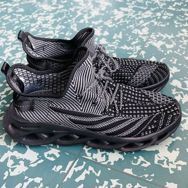 Schwarze Strick-Sneaker EU 43