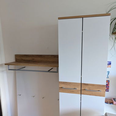 Wandgarderobe und Schrank