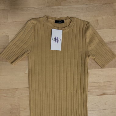 Beiges enges Tshirt
