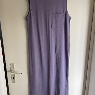 Everlane Violette Midikleid ohne Ärmel