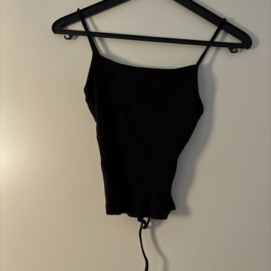 Schwarzes Crop Top