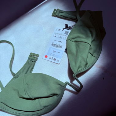 Grüner Bikini-Top