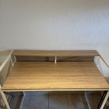 Bureau moderne style bois clair et métal blanc