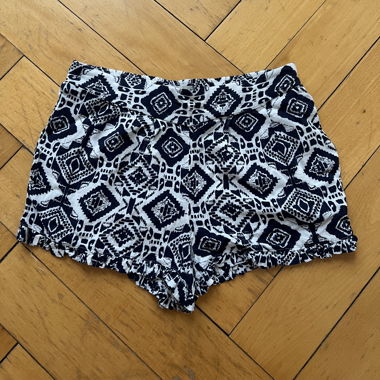 Shorts with print
